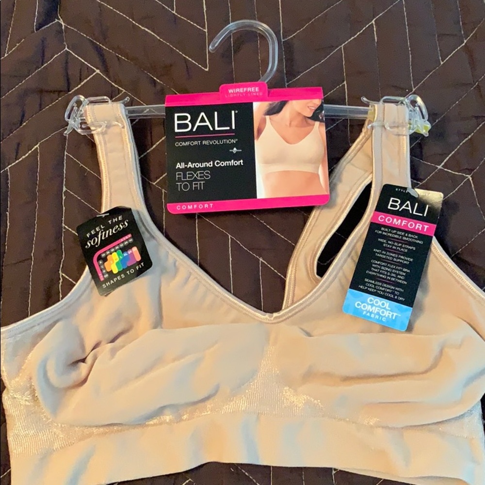 NWT- Bali Comfort Revolution Bra